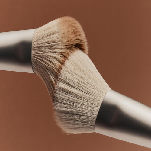 The Bronzer Brush - Famous | Online Store